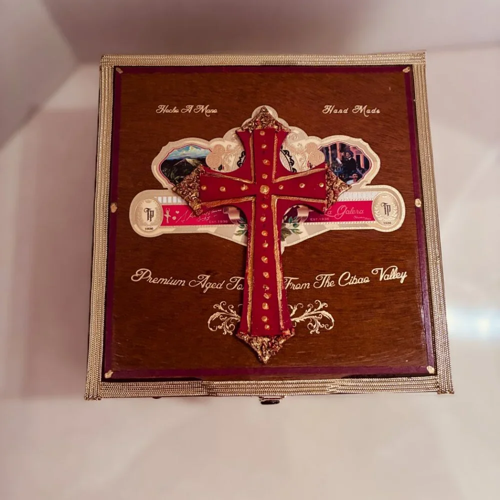 SUEÑOS de Saundra Upcycled, Le Galera Cigar Box, ARTFUL STORAGE